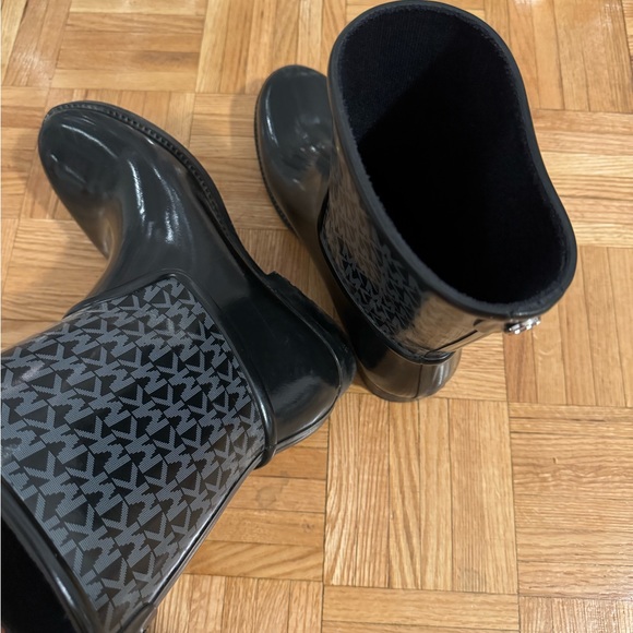 MICHAEL KORS
Sutter Logo Rubber Rain Boot - Picture 3 of 4